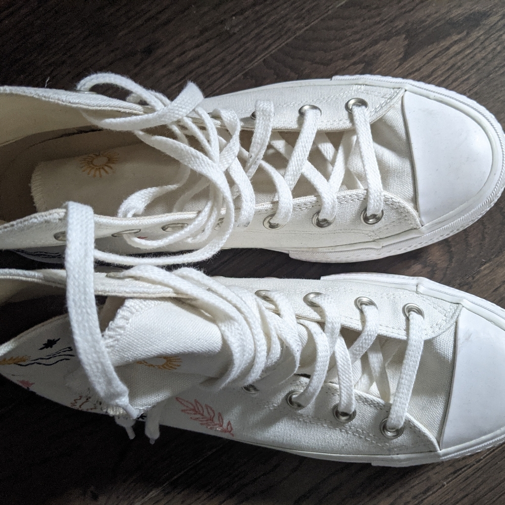 Platform embroidered converse